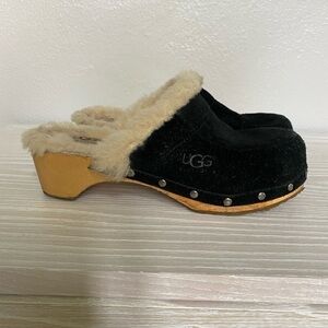 UGG Kalie 5426 Shearling Lines Black Suede Slip on Clogs